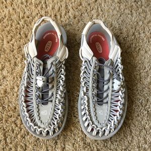 Keen uniques size 9